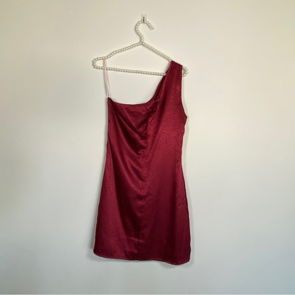 Lulu’s Lisette Burgundy Satin One-Shoulder Mini Dress - Picture 3 of 6